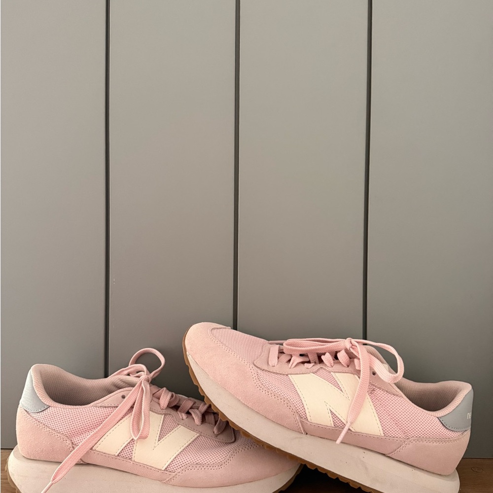 New Balance 237 Women's Blush Pink and Cream Retro Sneakers - Picture 2 of 3